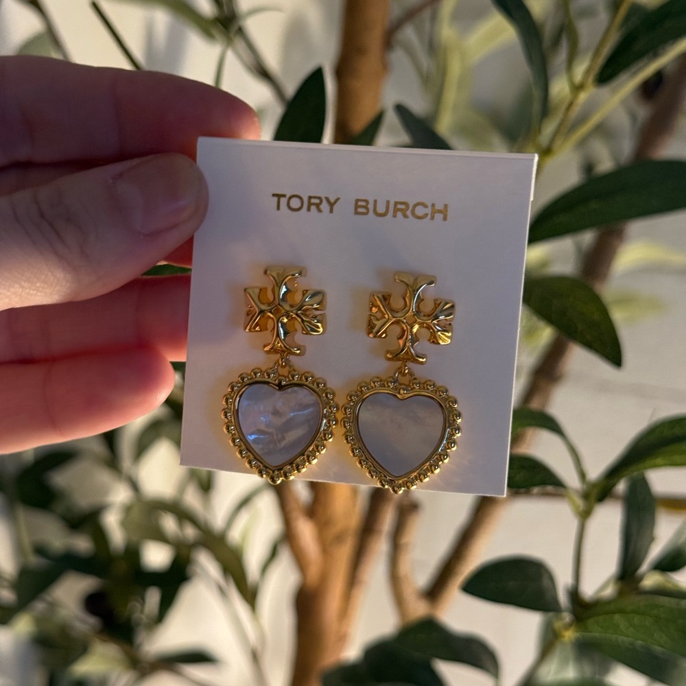 NWT Tory Burch Gold and mother of Pearl Heart Earrings - Picture 3 of 3